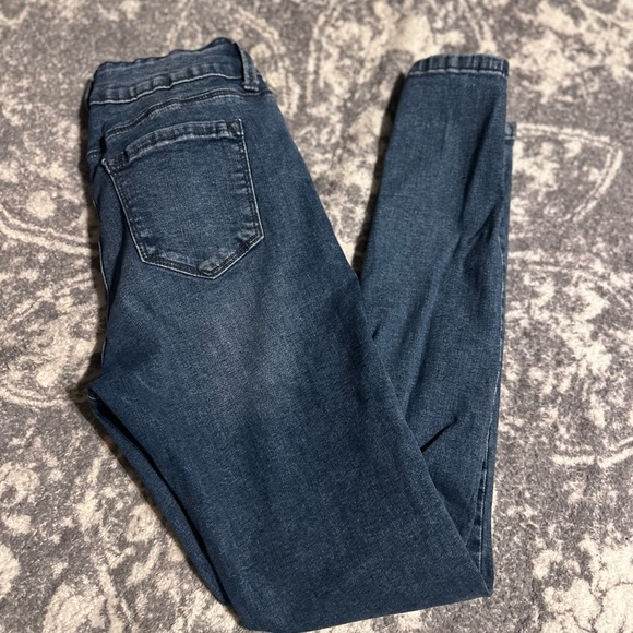 Windsor - Picture 2 of 4